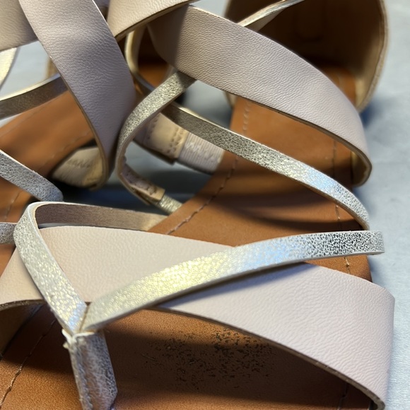 Neutral colored sandals - Picture 7 of 7